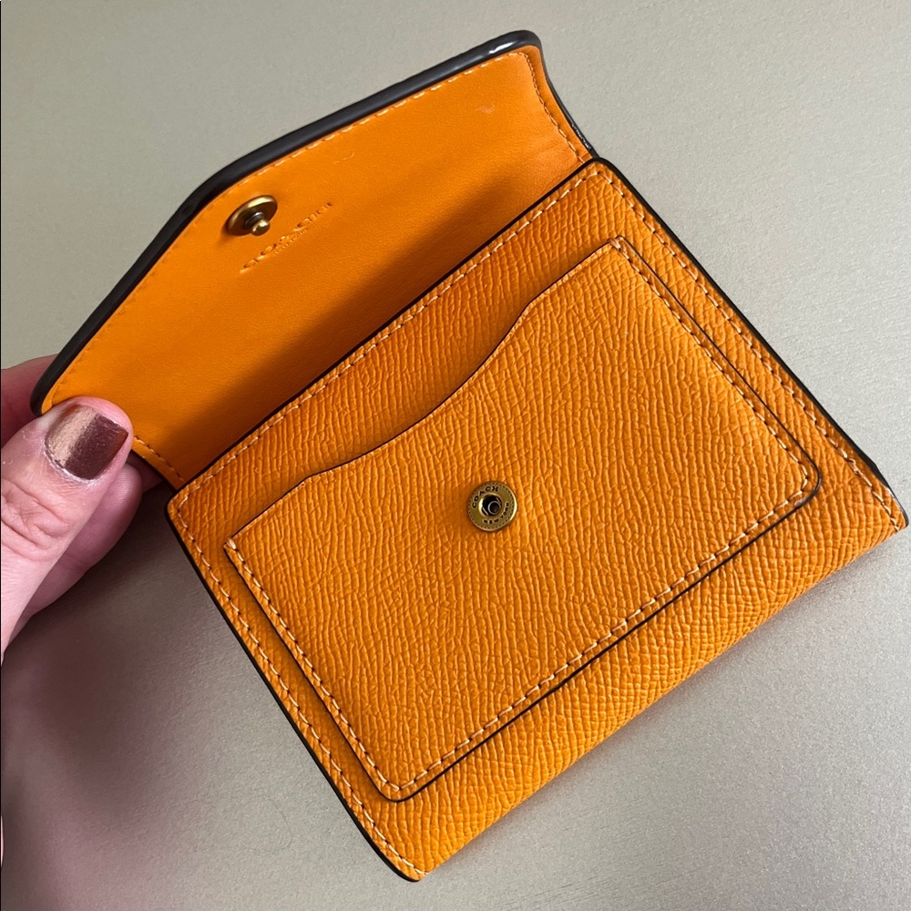 Coach Small Wyn Wallet / Papaya - Picture 9 of 14